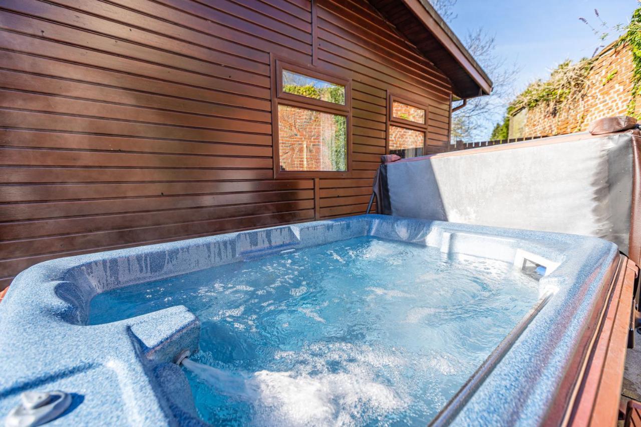 Bluebell Lodge 7 With Hot Tub Ньютон-Стьюарт Екстер'єр фото