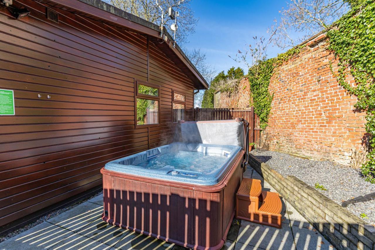 Bluebell Lodge 7 With Hot Tub Ньютон-Стьюарт Екстер'єр фото